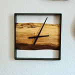 Wanduhr Eckig 35 cm | Eiche verwittert massiv | Uhr aus Holz & Metall