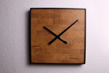 /images/sale/wanduhr-eckig-eiche-schachbrett-klein-35-cm-uhr-aus-holz-metall-8f1c07a9ea.lg-4e59af9089.md.webp